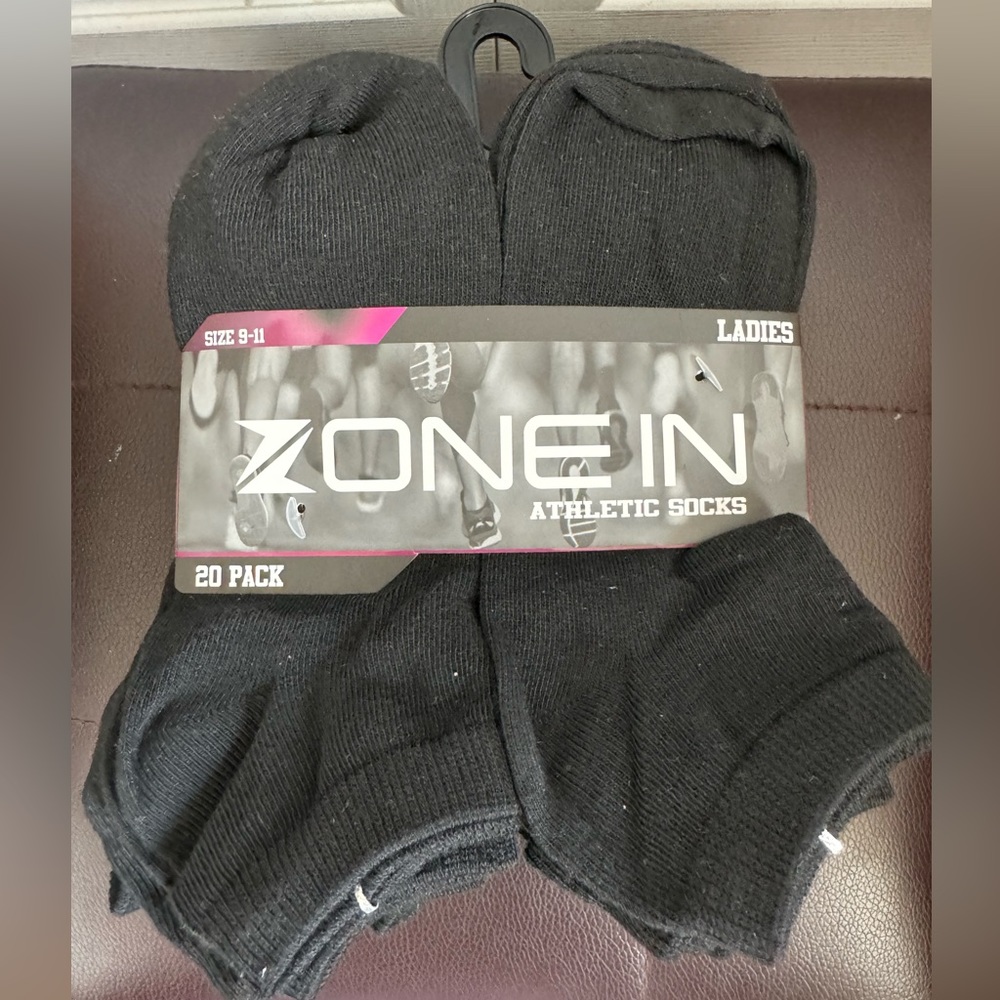 Zone in Woman’s socks sizes 9-11